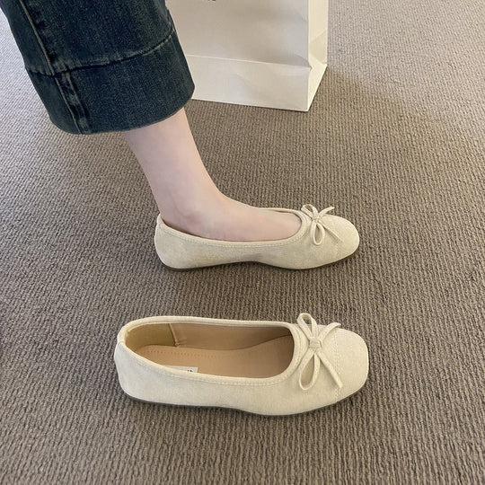 Damen elegante Ballerinas mit schimmernder Oberfläche und zarter Schleifen-Applikation EB