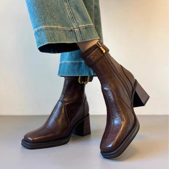 Damen Elegante Stiefeletten mit modischem Schnallenakzent und hohem Blockabsatz EB