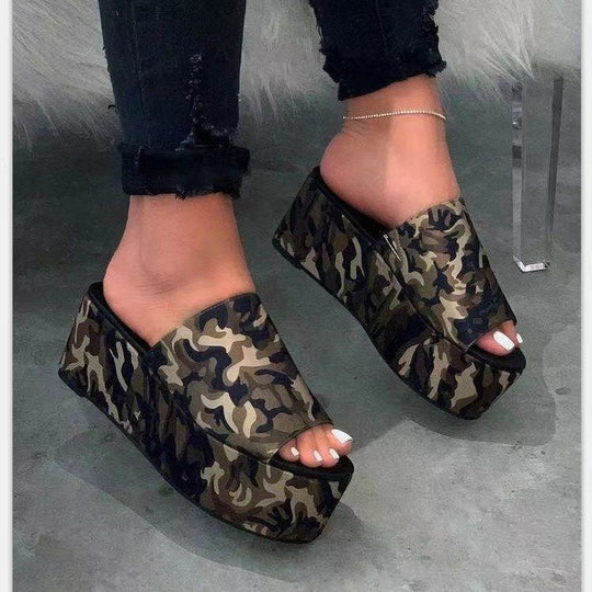Damen Plateau‑Mules mit offenem Zehenbereich und Camouflage‑Print EB