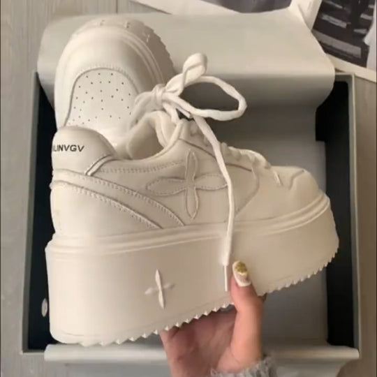 Damen modische Sneakers mit atmungsaktiver Oberflächenstruktur und dämpfendem Sohlenprofil EB