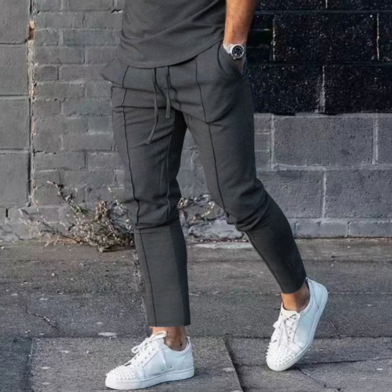 Herren nan eng anliegendes Langarmshirt aus Baumwollstretch mit Rundhalsausschnitt und körperbetonter Passform EB