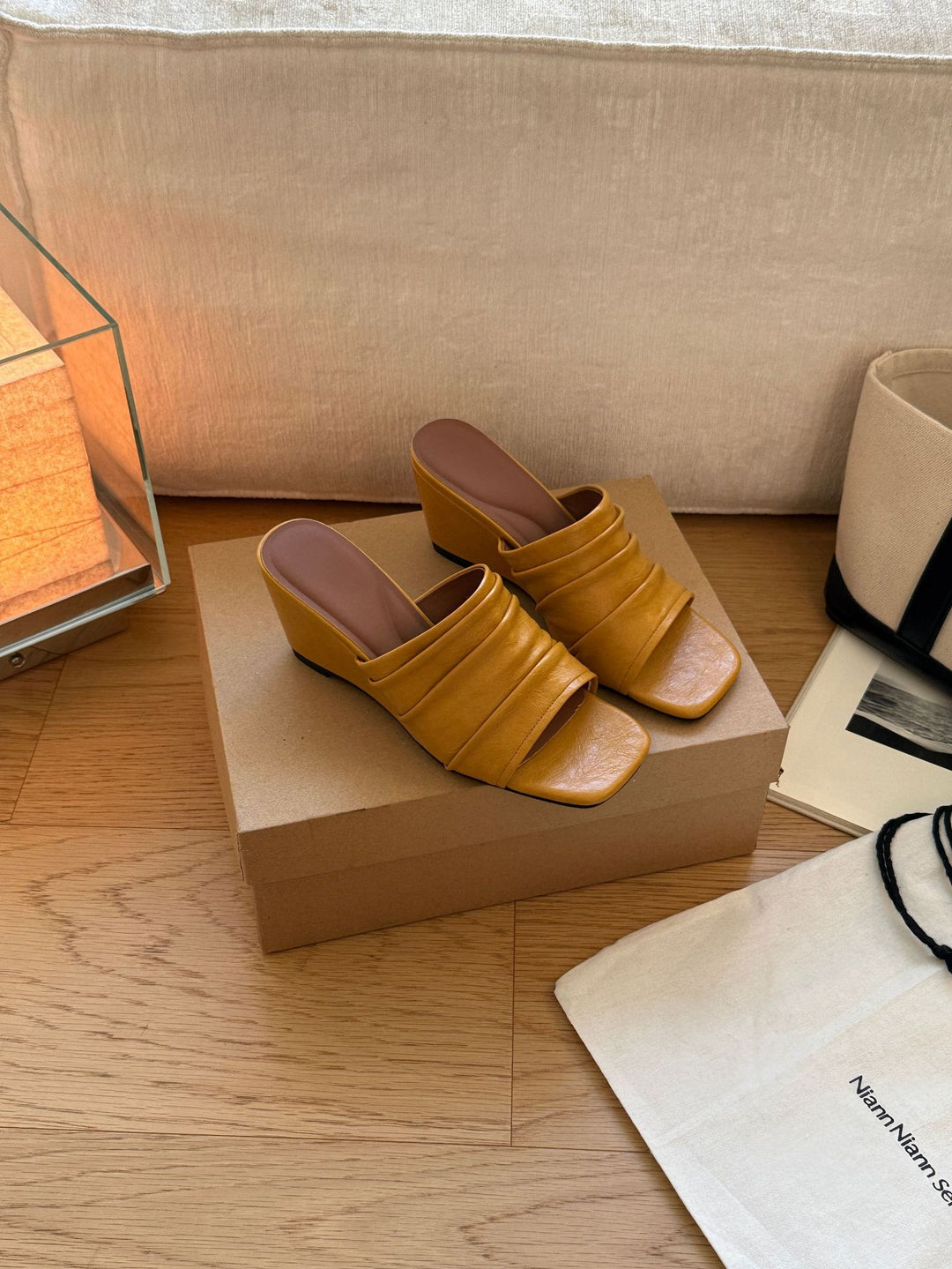 Damen Komfortable Plateau-Sandalen mit geschlossenen Zehen und elegantem Riemen EB