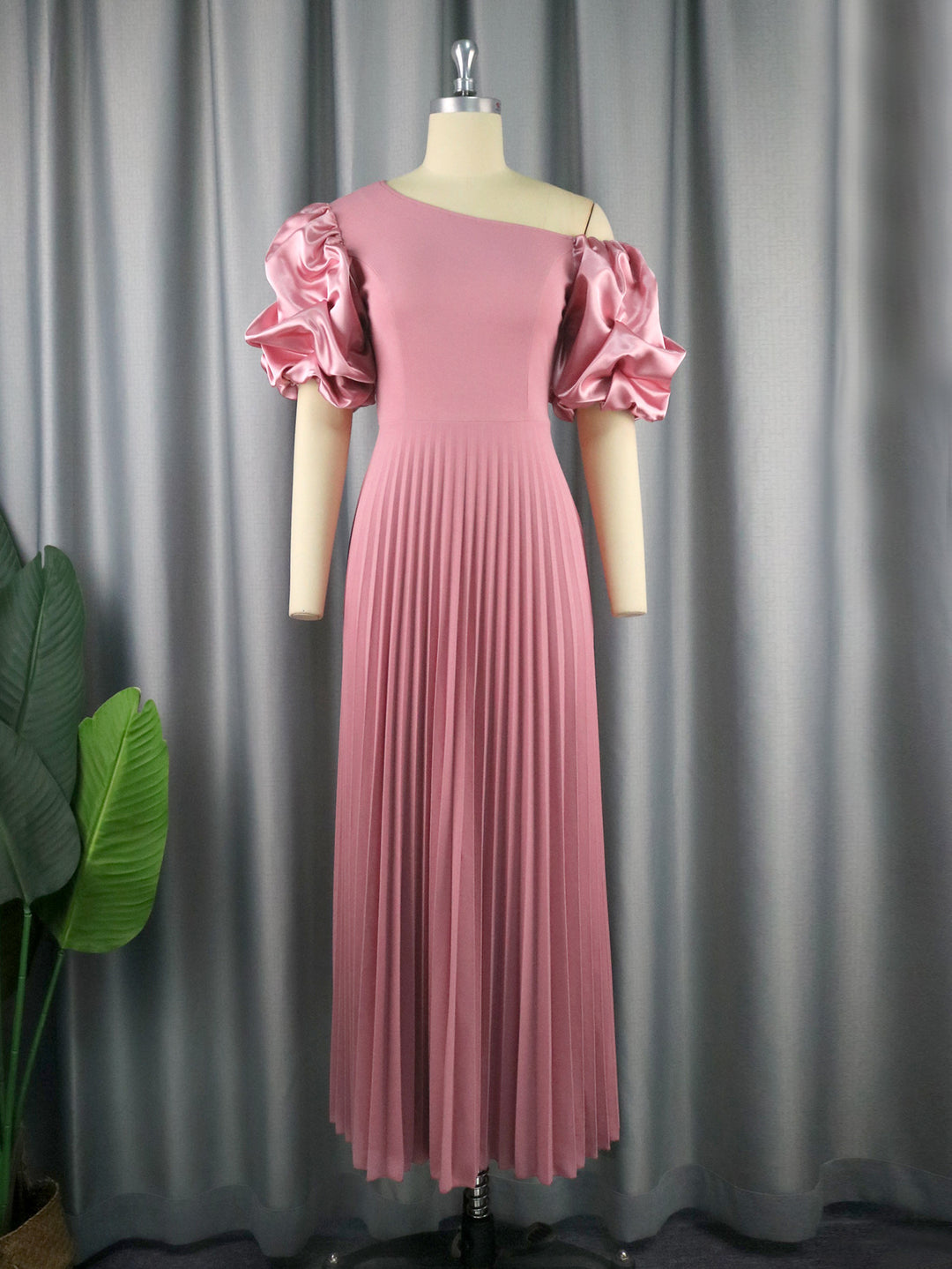 Damen elegantes Maxikleid mit asymmetrischem Schnitt und voluminösen Puffärmeln EB