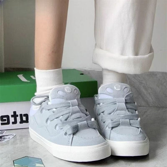 Damen Sneakers mit einzigartigem Schnürsystem und weicher Sohlenkonstruktion EB