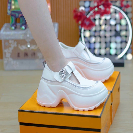 Damen Sportliche Clogs mit verstellbarem Riemen und elegantem Blumenakzent EB