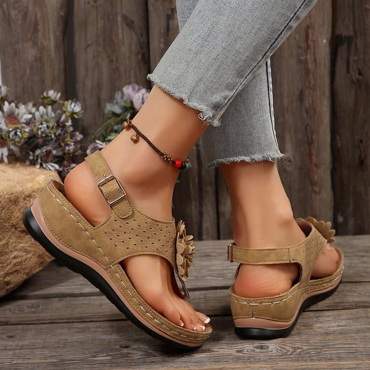 Damen Komfortable Zehentrenner-Sandalen mit floralem Dekor EB