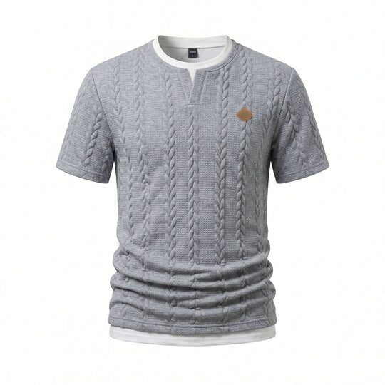 Herren nan texturiertes Kurzarmshirt mit geprägter Zopfstruktur, V‑Einsatz am Rundhals und Lagenlook EB