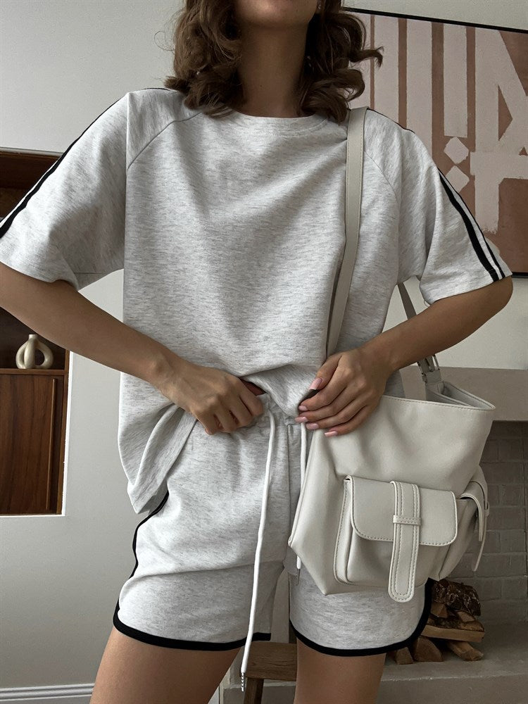 Damen lässiges Kurzarm-Set aus T-Shirt und Shorts mit Kontrastnähten EB