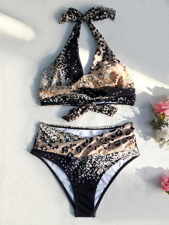 Damen Hochtailliertes Bikiniset mit verspieltem Knoten und schimmernden Akzenten EB