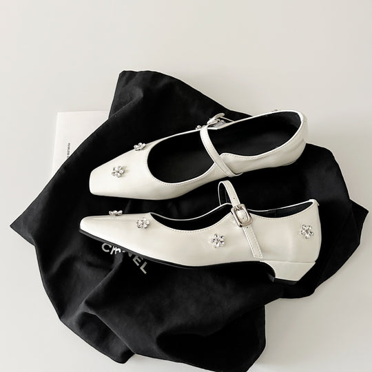 Damen Ballerina Schuhe mit dekorativen Blumenapplikationen und Riemen EB