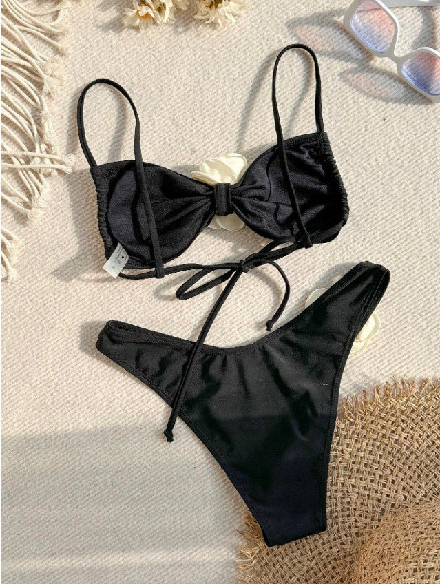 Damen Bikini mit dekorativen Blumenakzenten und modischem Schnitt EB