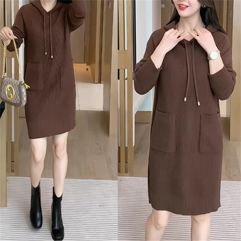 Damen Strickkleid mit Kapuze und praktischen Taschen EB