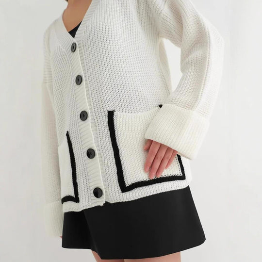 Damen Lässiger Strickcardigan mit tiefem V-Ausschnitt und praktischen Taschen EB