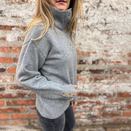 Damen modischer Strickpullover mit Knopfdetails und hohem Kragen EB