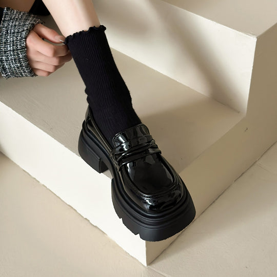 Damen Modische Loafers mit glänzender Oberfläche und robustem Plateau EB