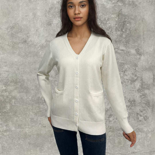 Damen Strickjacke mit Knopfverschluss und praktischen Taschen EB