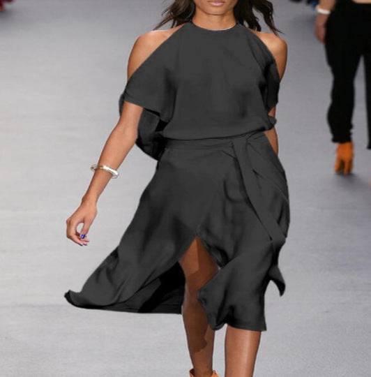 Damen Elegantes und fließendes Maxikleid mit tiefem Ausschnitt und Taillierung EB
