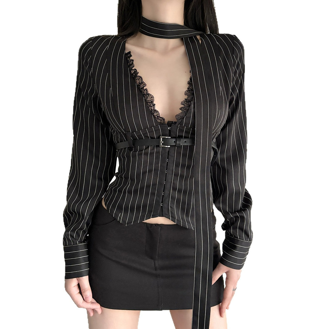 Damen nan tailliertes Langarmshirt mit Twist‑V‑Ausschnitt, Hemdkragen und Nadelstreifen-Optik EB