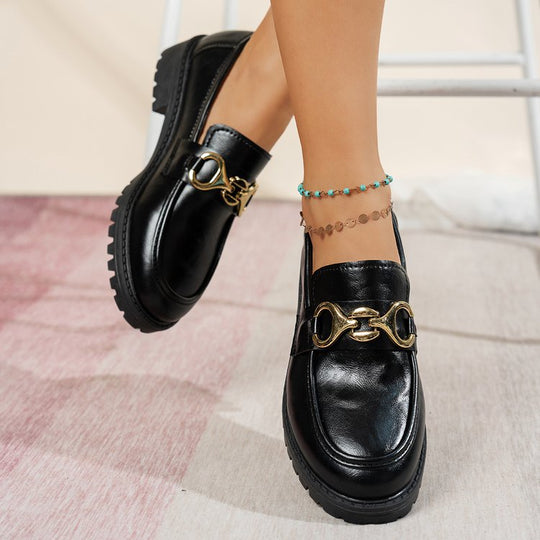 Damen Elegante Mokassins mit modischen Metallakzenten EB