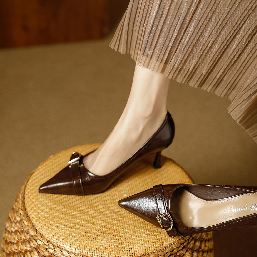 Damen elegante spitze Pumps mit modischem Schnallenakzent EB