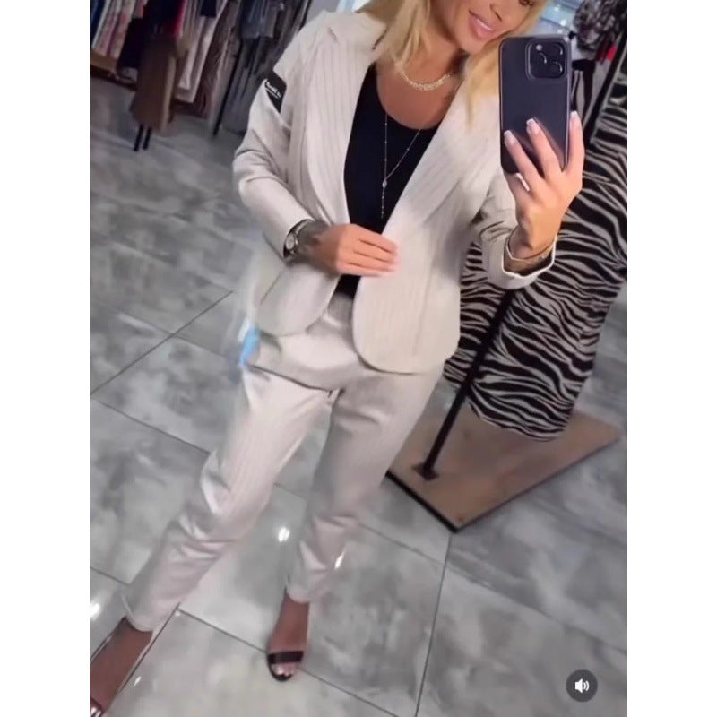 Damen Elegantes business-casual Anzug-Set mit feinen Streifen und modernem Schnitt EB