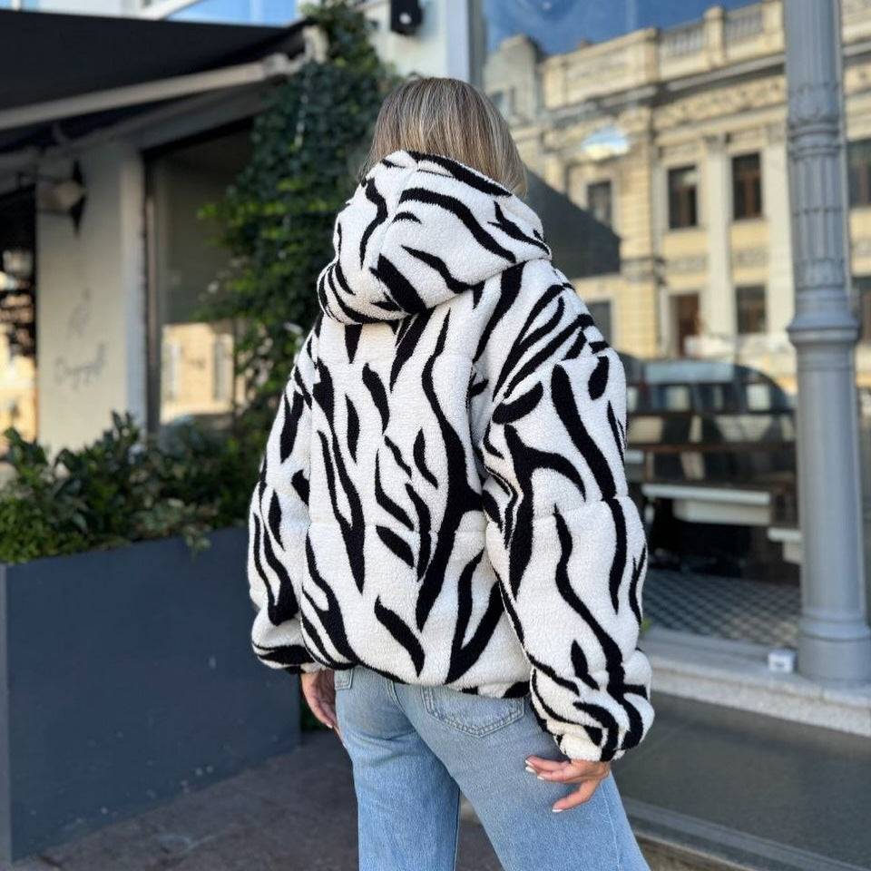 Damen Teddy-Fleece-Kapuzenjacke mit Reißverschluss, Steppnähten und weichem Zickzack-Muster Eichborn Berlin