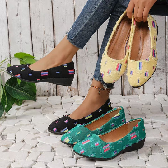 Damen Komfortable und modische Slipper mit buntem Textildesign EB