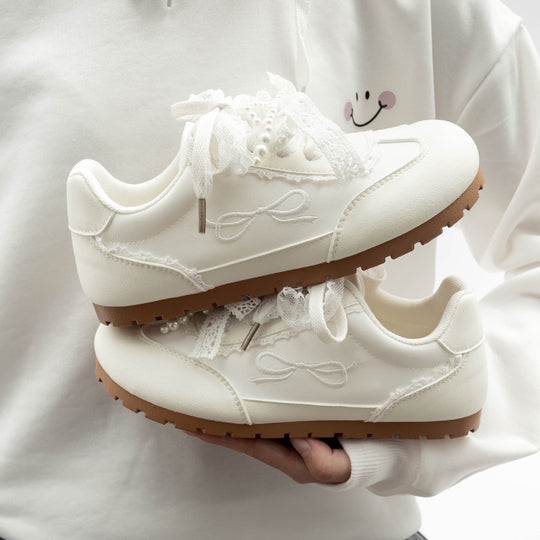 Damen Sneakers mit verspielter Spitze und innovativem Schnürsystem EB