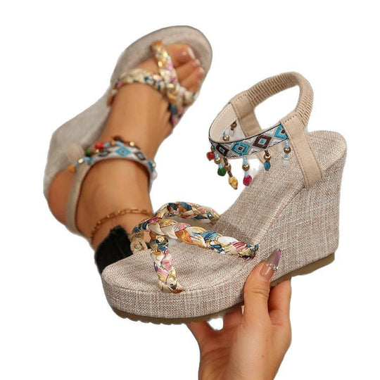 Damen Wedge-Sandalen mit buntem Geometrie-Muster und stylishen Riemen EB