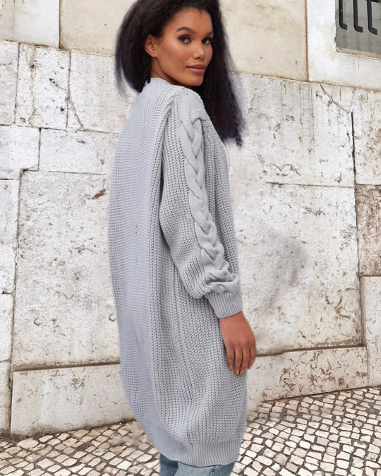 Damen Grobstrickmantel mit eleganten Zopfdetails und lässigem Schnitt EB
