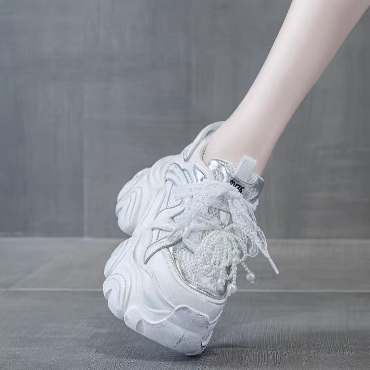 Damen Sportliche Plateau-Sneaker mit dekorativer Schnürung EB