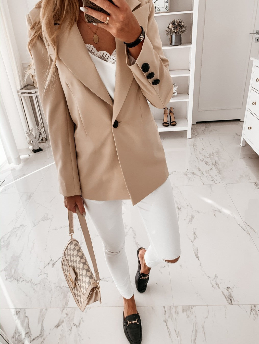 Damen trendiger Blazer-Anzug mit schmalem Schnitt und eleganter Knopfleiste EB