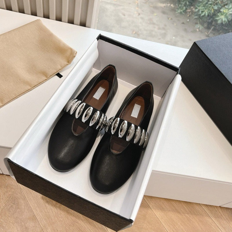 Damen Elegante und geschmackvolle Ballerinas mit modischen Metallakzenten EB