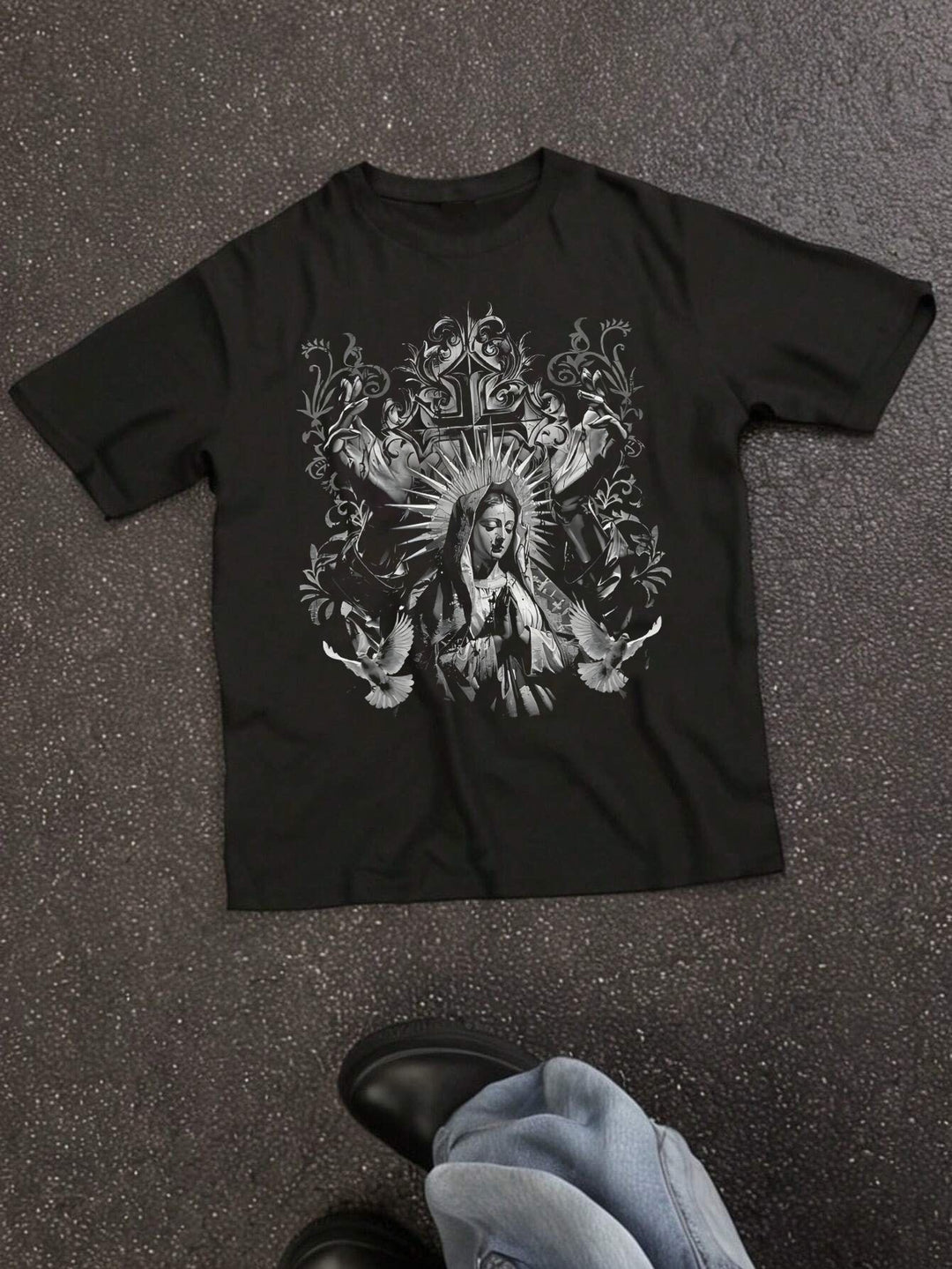 Damen T-Shirt mit künstlerischem Skelettmotiv und einzigartigem Druck EB