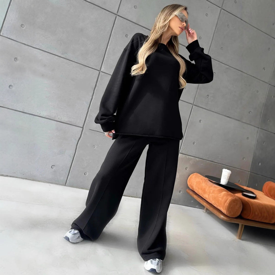 Damen eleganter Lounge-Zweiteiler mit Oversize-Sweatshirt und taillierter Weitbein-Hose Eichborn Berlin