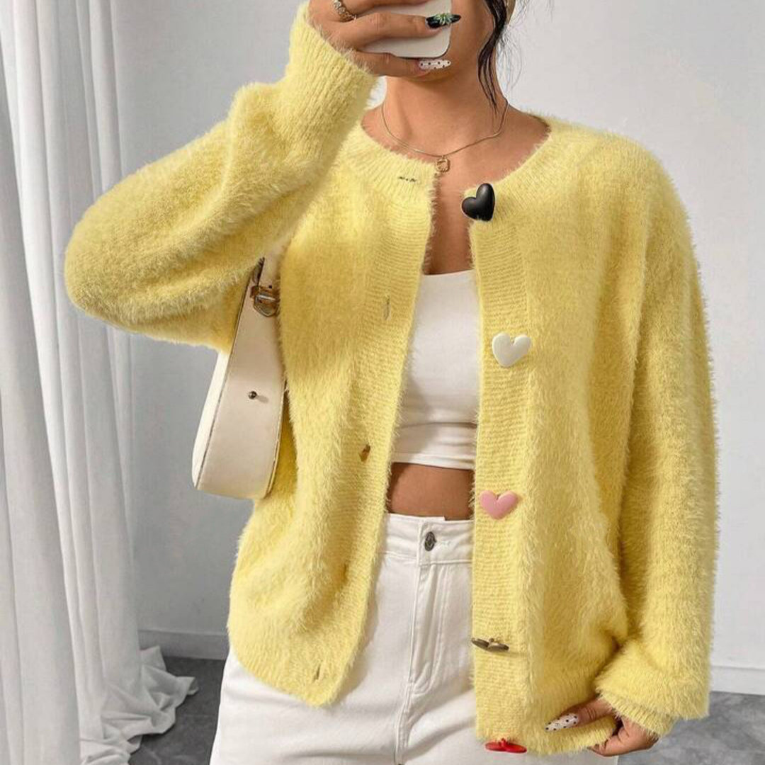 Damen Kuscheliger Flausch-Cardigan mit bunten Herzknöpfen und kastiger Silhouette EB