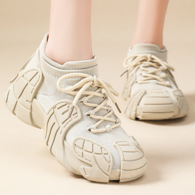 Herren nan massiver Sneaker mit sockenähnlichem Strickschaft, geformten Gummiapplikationen und griffiger Profilsohle EB