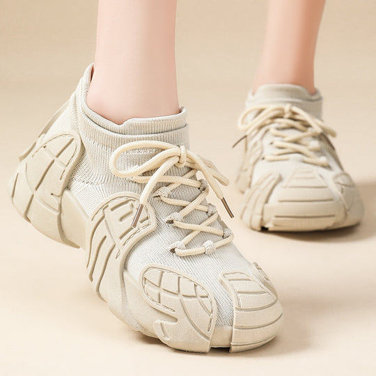 Herren nan massiver Sneaker mit sockenähnlichem Strickschaft, geformten Gummiapplikationen und griffiger Profilsohle EB