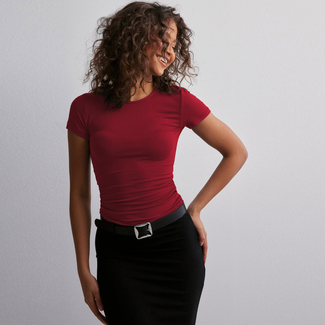 Damen Slim Fit T-Shirt aus hochwertigem Baumwollmix mit elastischem Stretch EB