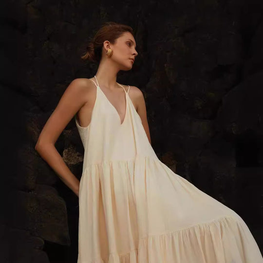 Damen Maxikleid mit tiefem V-Ausschnitt und voluminösem Rock EB