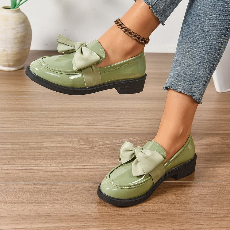 Damen elegante Mokassins mit Plastikoberfläche und modischem Schleifen-Detail EB