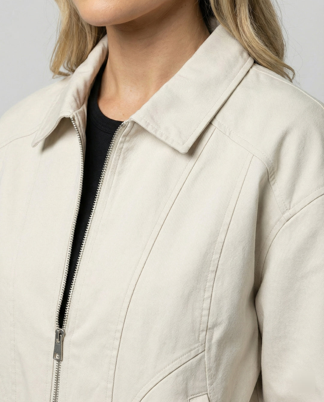 Damen leichte Blousonjacke aus Baumwollmix mit Hemdkragen, Ziernähten und elastischem Bund EB