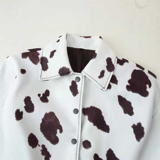 Damen jacke im modischen Kuhflecken-Design mit eleganter Knopfleiste EB