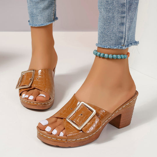 Damen Modische Mules mit elegantem Metallverschluss und texturiertem Obermaterial EB