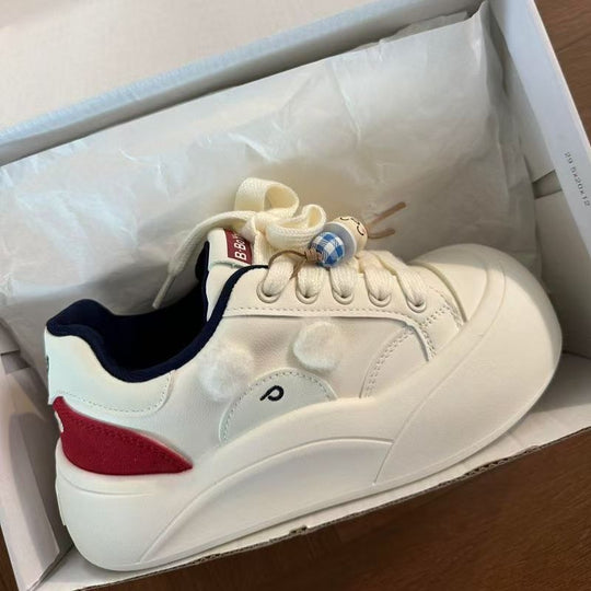 Damen Sneakers mit verspielten Details und einzigartigen Applikationen EB