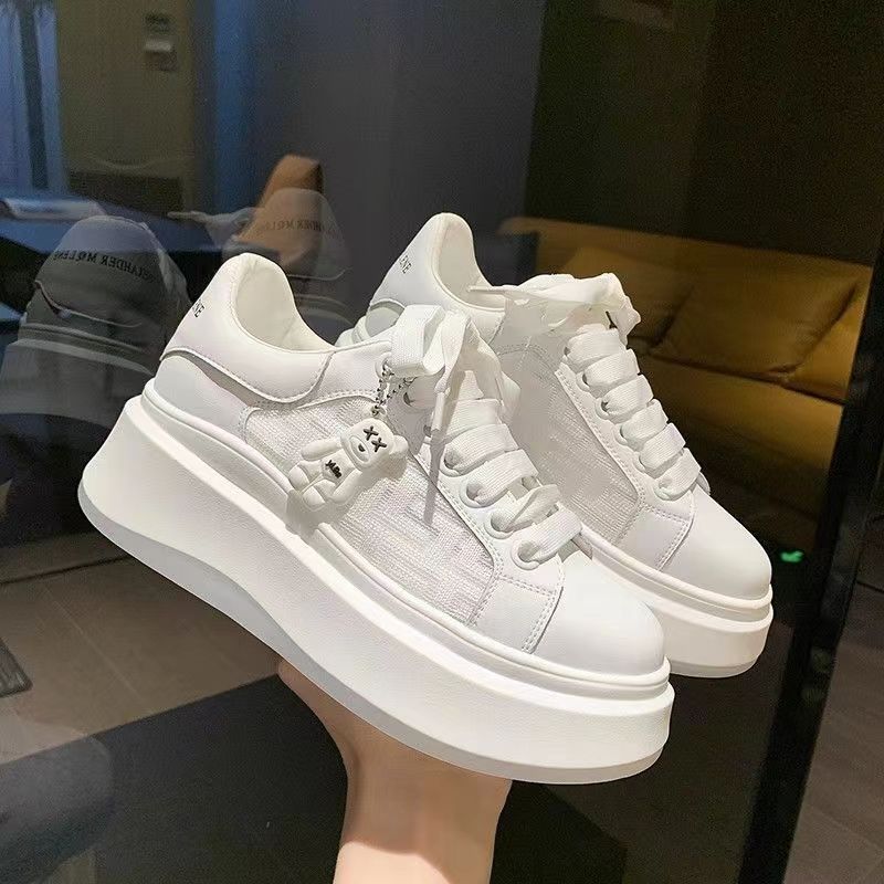 Damen Plattform-Sneaker mit trendiger Schnürung und außergewöhnlichem Design EB