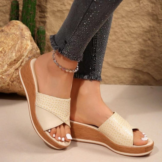 Damen Wedge-Pantoletten mit elegantem Kreuzriemen-Design und ergonomischer Fußbettung EB