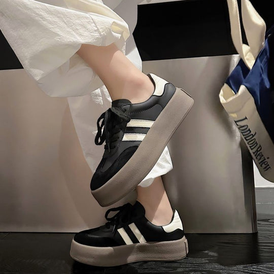 Damen Modische Plateausneaker mit gepolsterter Sohle und sportlichem Design EB