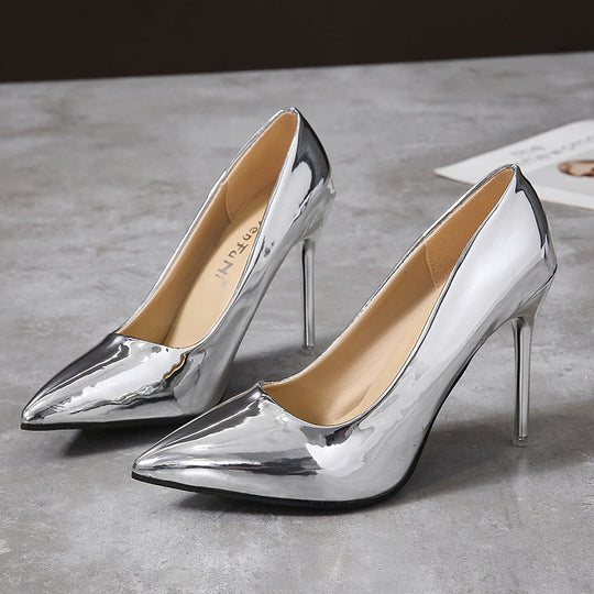 Damen  spitze Pumps mit schmalem Stilettoabsatz und spiegelnder Lackoptik EB
