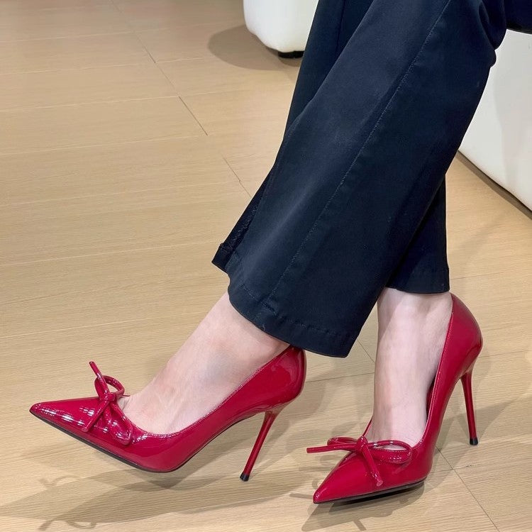 Damen elegante Pumps mit dekorativer Schleifenapplikation und hochglänzendem Finish EB